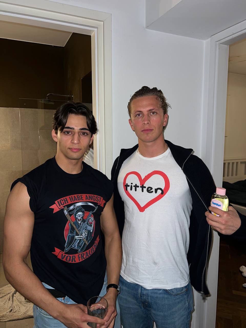 Fant et par kule skjorter fra 80-tallet : r/punk, image size:960x1280